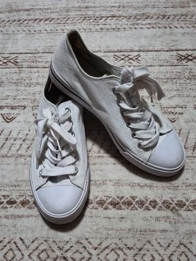 Mossimo Supply Co. White Canvas Lace-Up Low-Top Sneakers